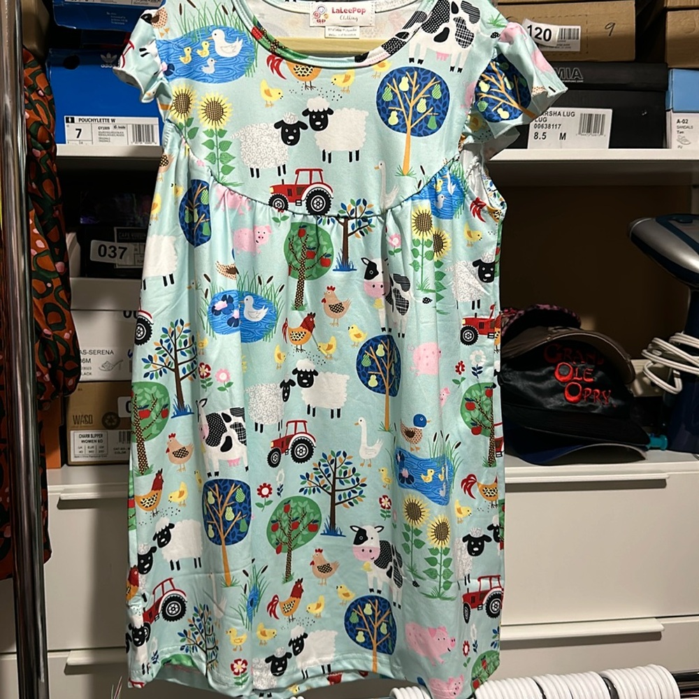 Girls LaleePop Farm design.-NWOT